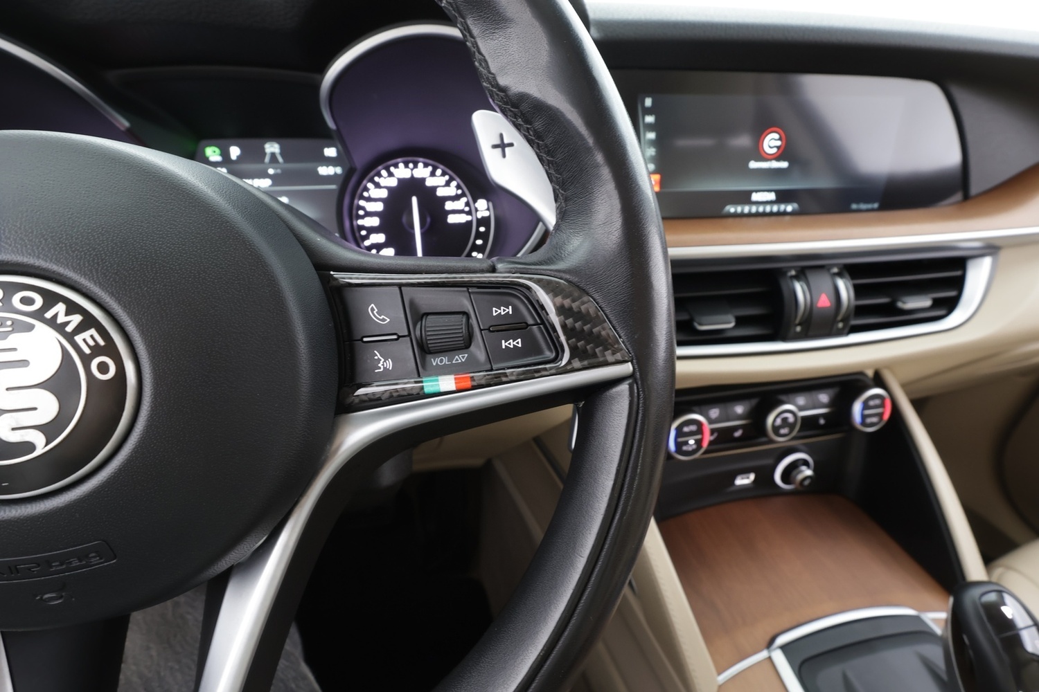 Alfa Romeo Stelvio vaihtoauto