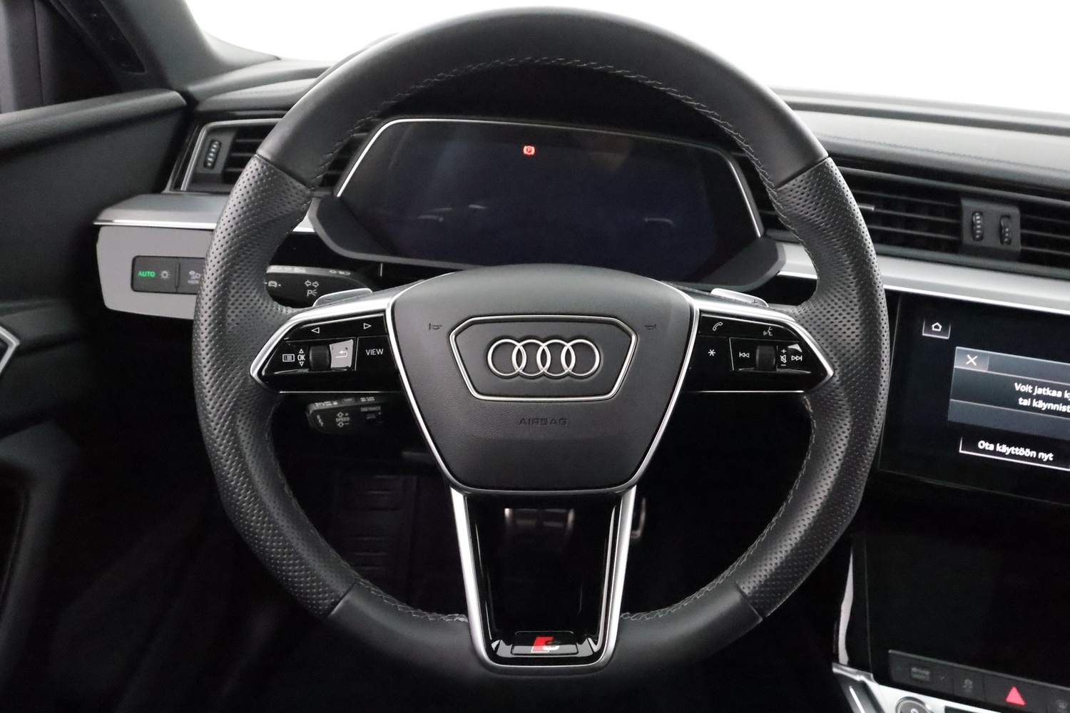 Audi Q8 e-tron vaihtoauto
