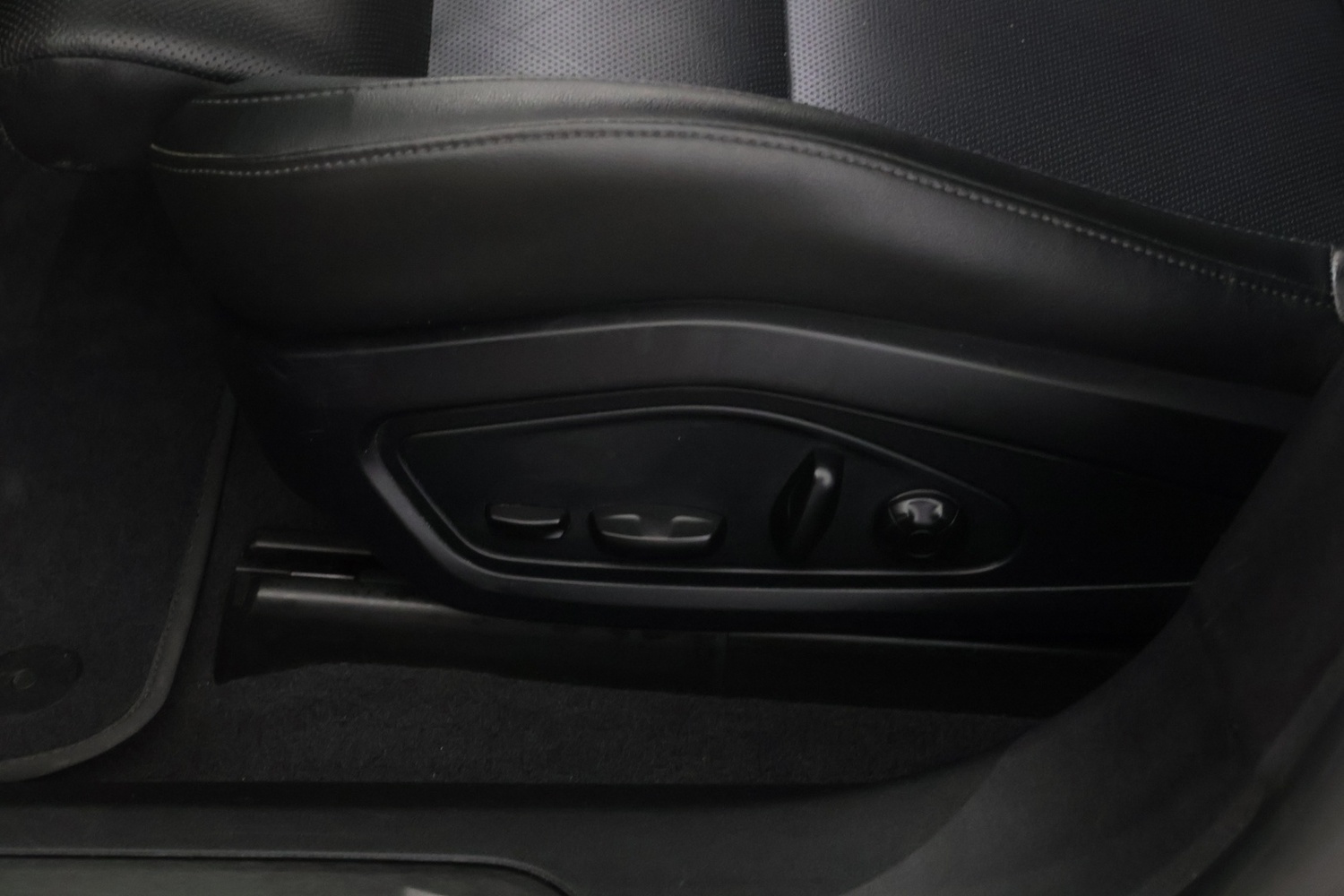 Porsche Taycan vaihtoauto