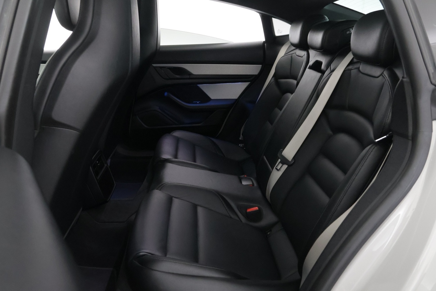 Porsche Taycan vaihtoauto