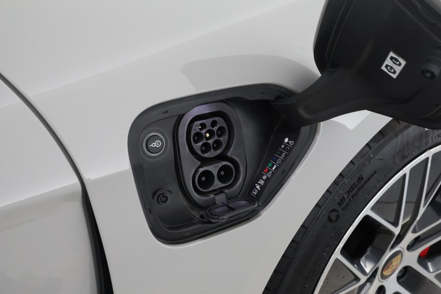 Porsche Taycan vaihtoauto
