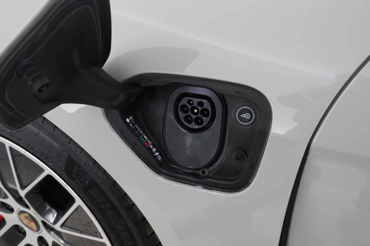Porsche Taycan vaihtoauto