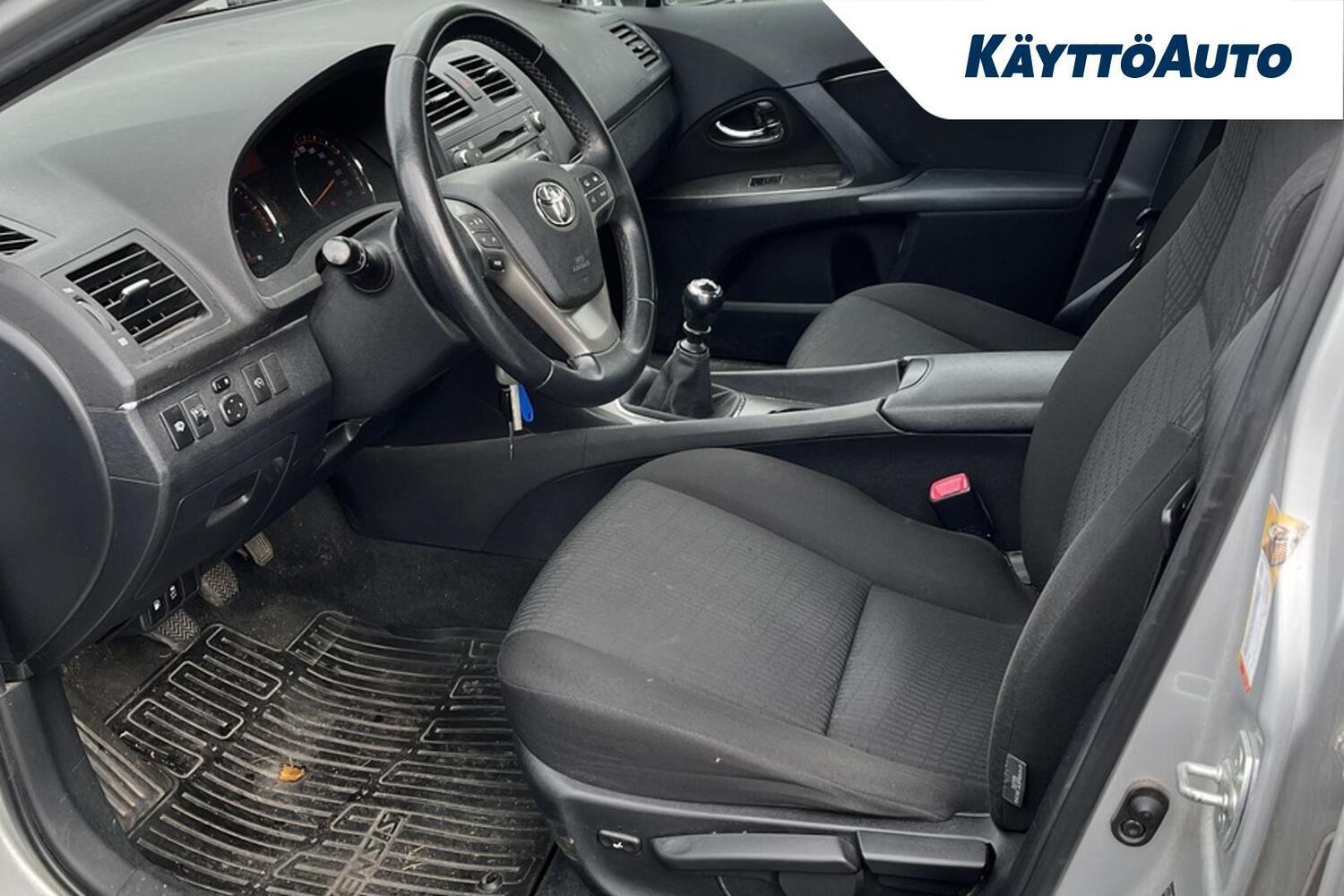 Toyota Avensis vaihtoauto