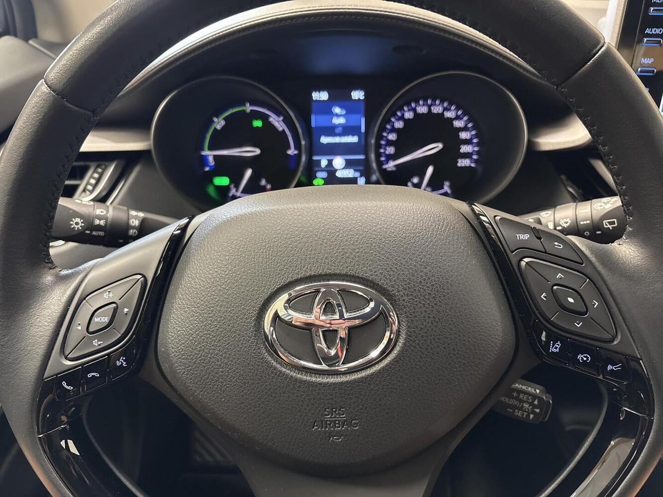 Toyota C-HR vaihtoauto