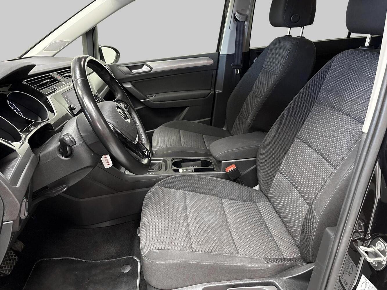 Volkswagen Touran vaihtoauto