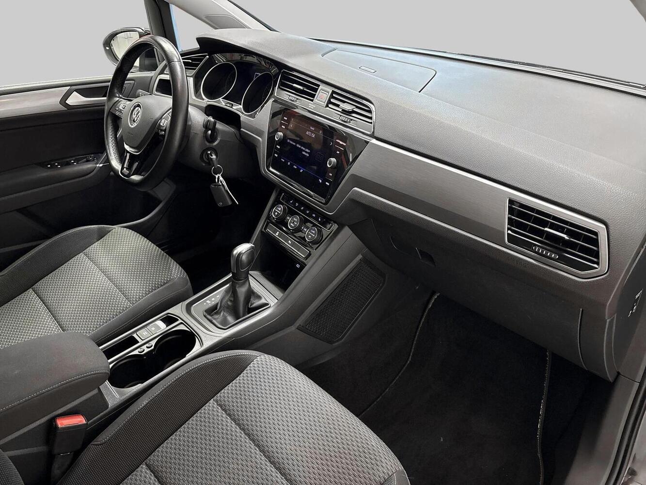 Volkswagen Touran vaihtoauto