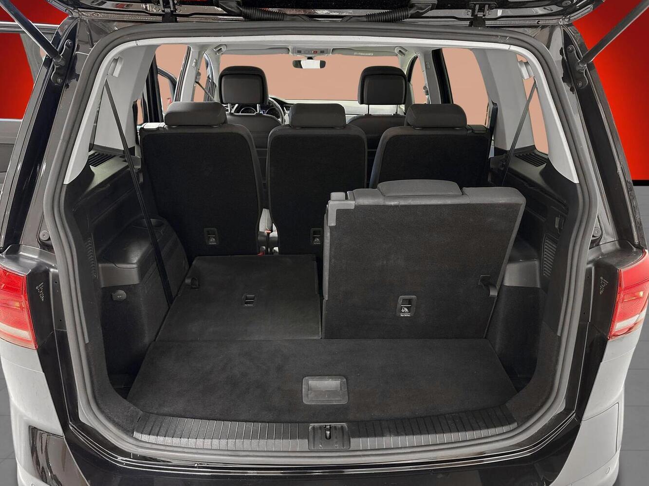 Volkswagen Touran vaihtoauto