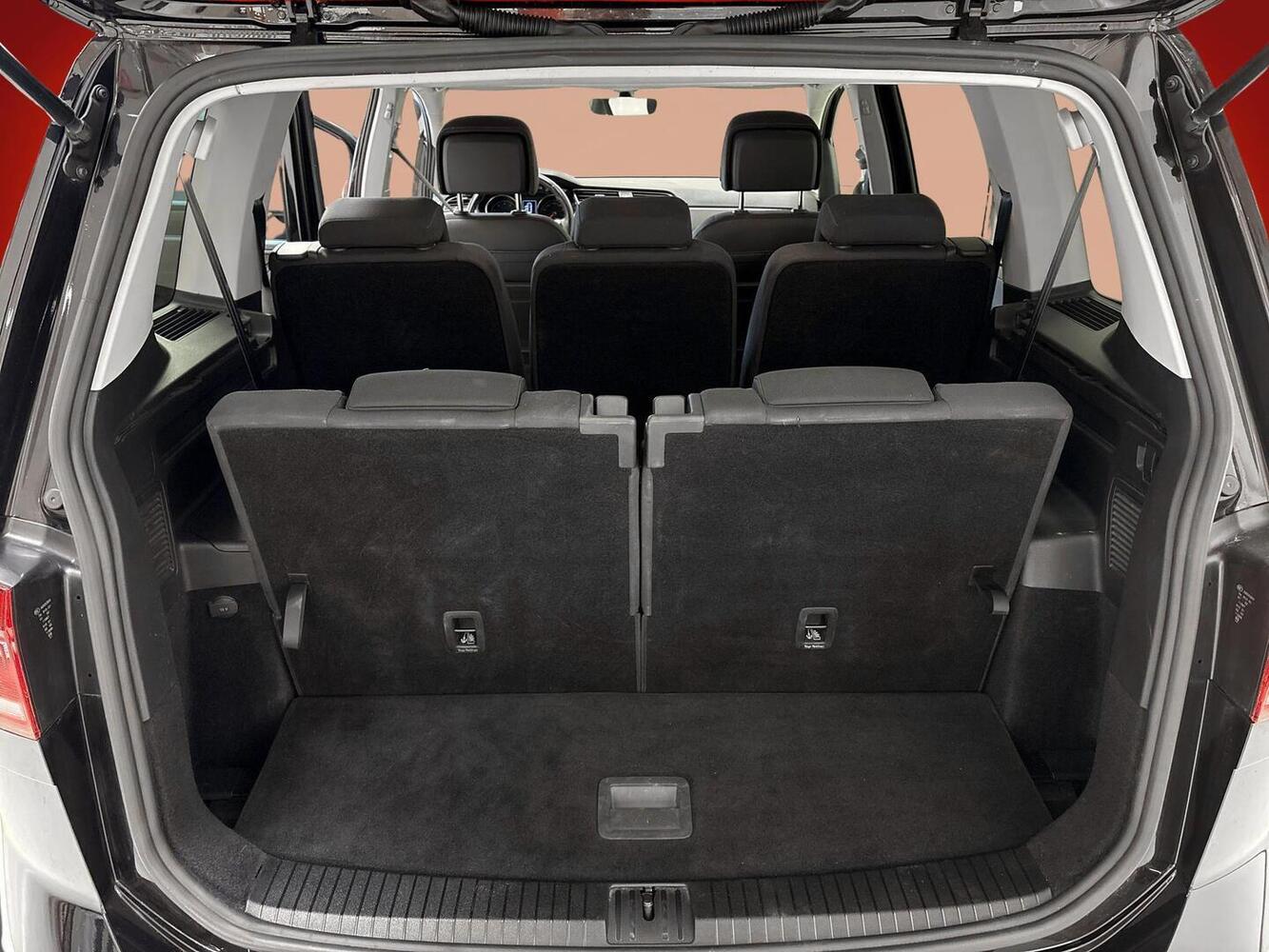 Volkswagen Touran vaihtoauto