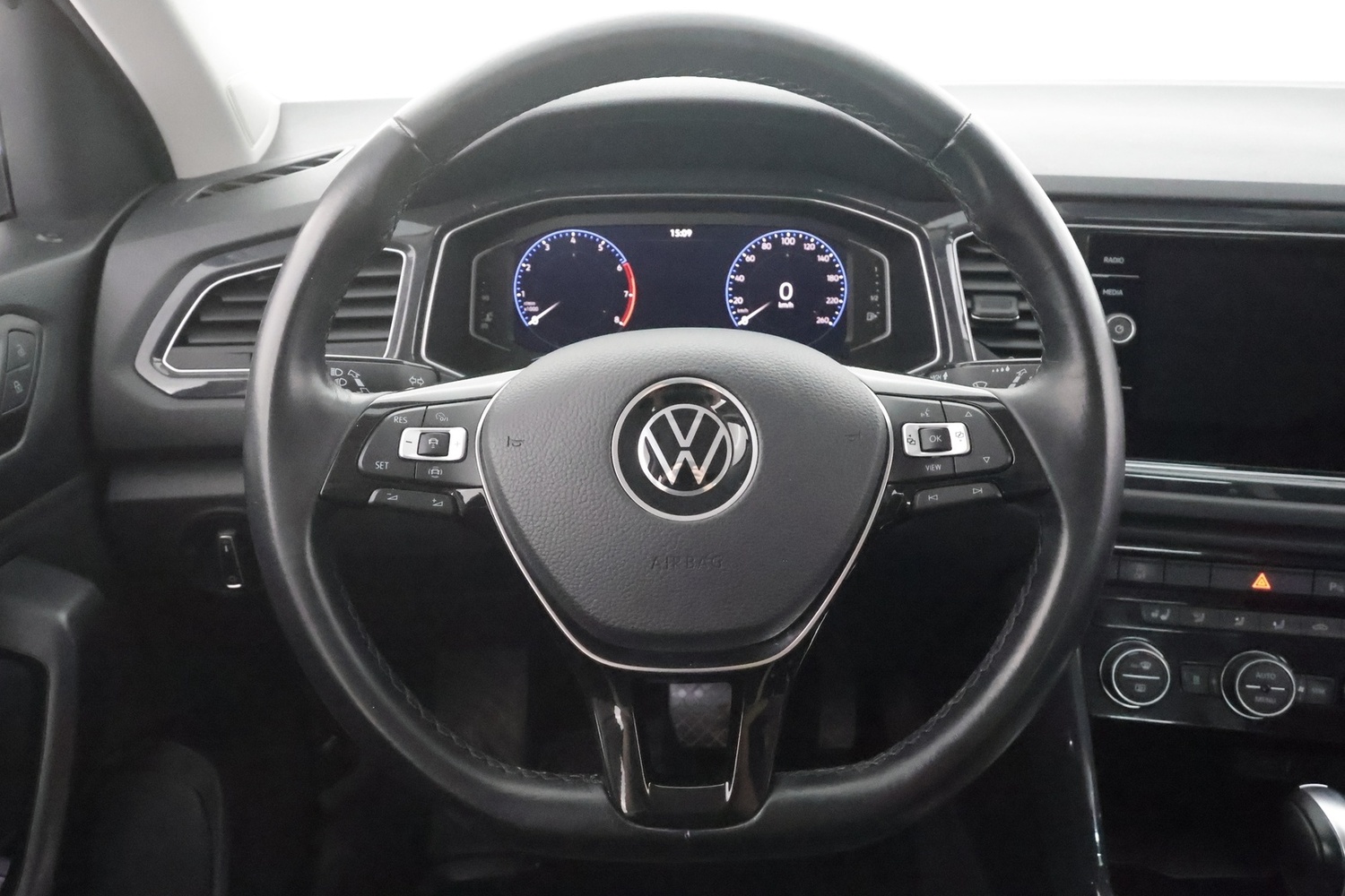 Volkswagen T-Roc vaihtoauto