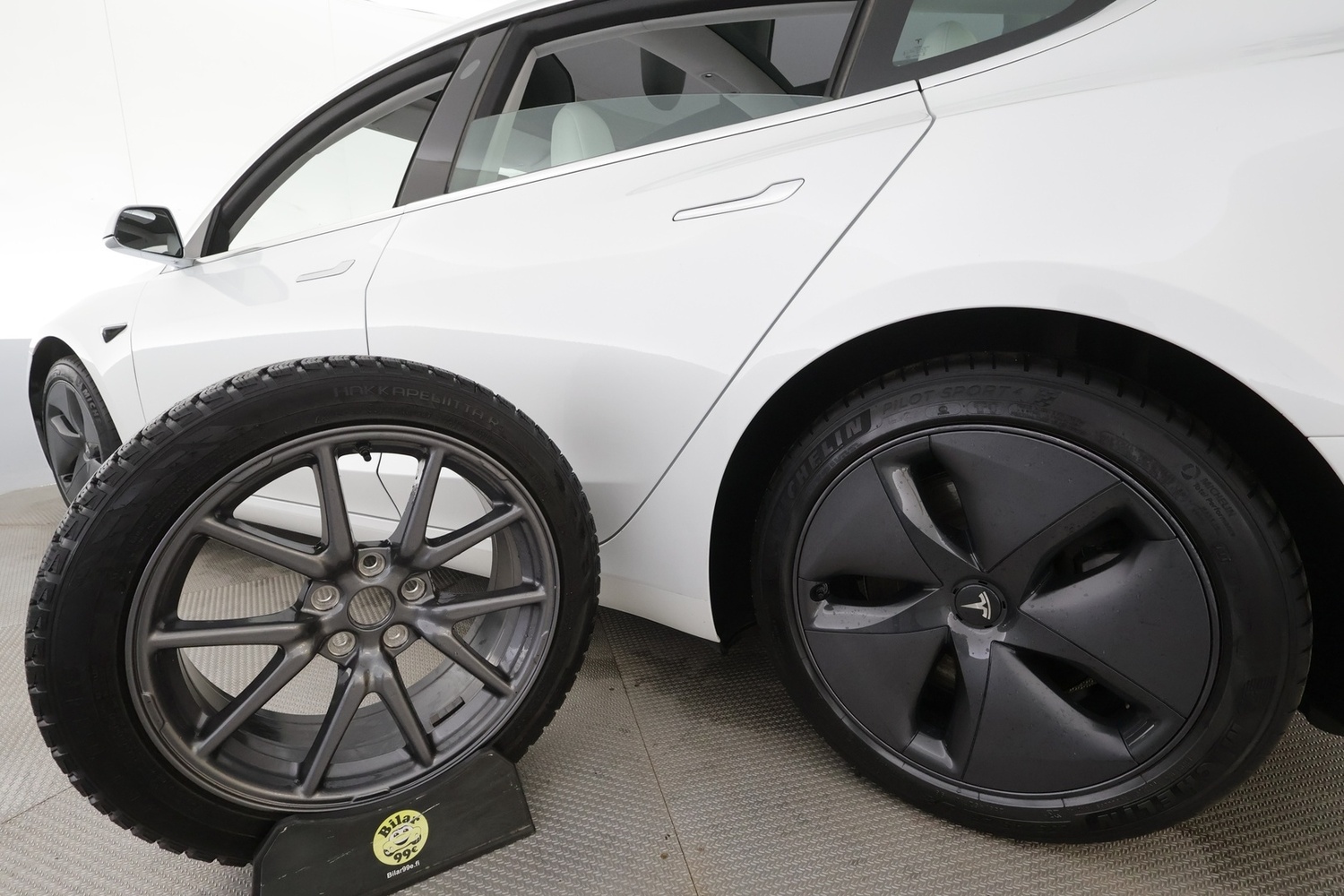 Tesla Model 3 vaihtoauto