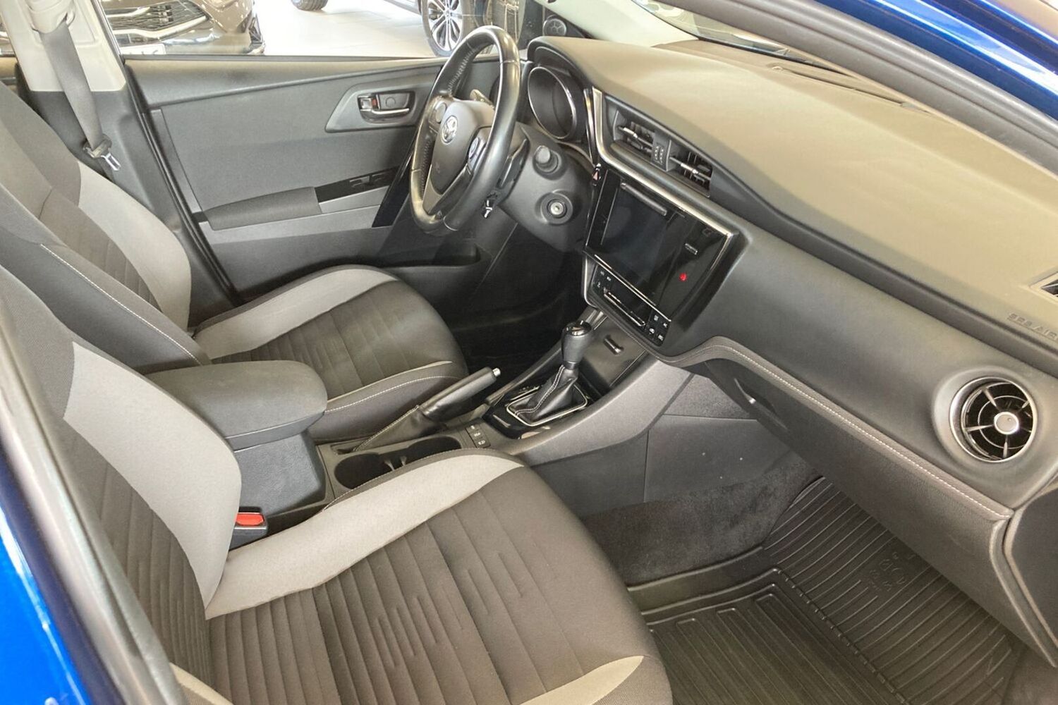 Toyota Auris vaihtoauto