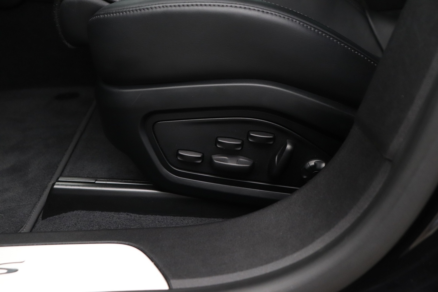 Porsche Taycan vaihtoauto