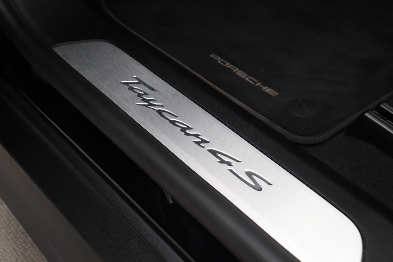 Porsche Taycan vaihtoauto