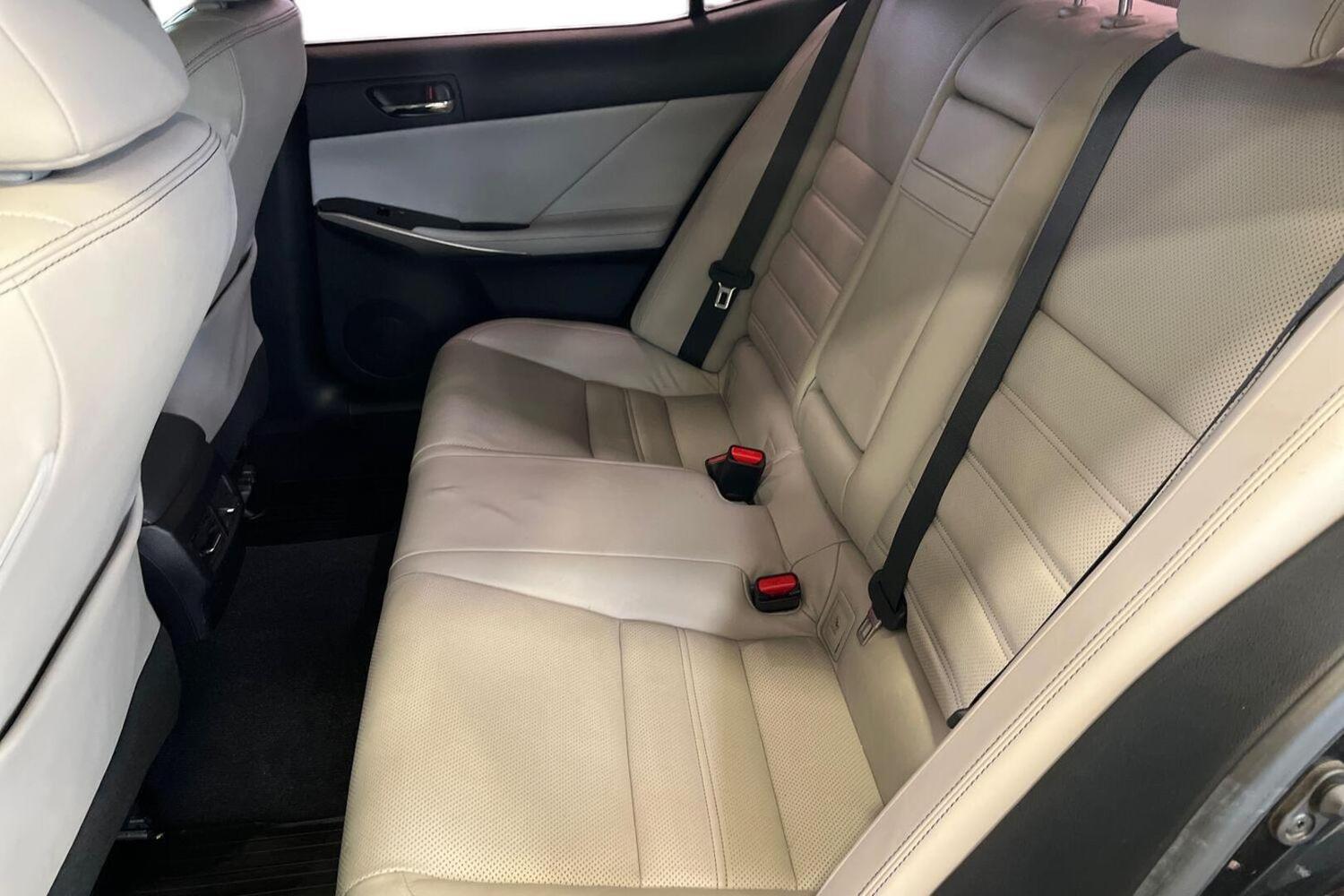 Lexus IS vaihtoauto