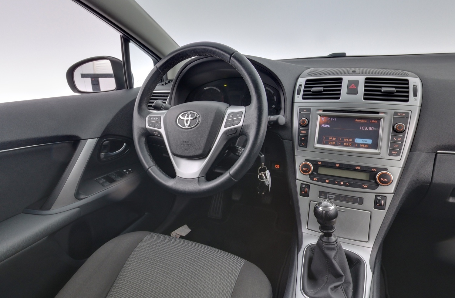 Toyota Avensis vaihtoauto