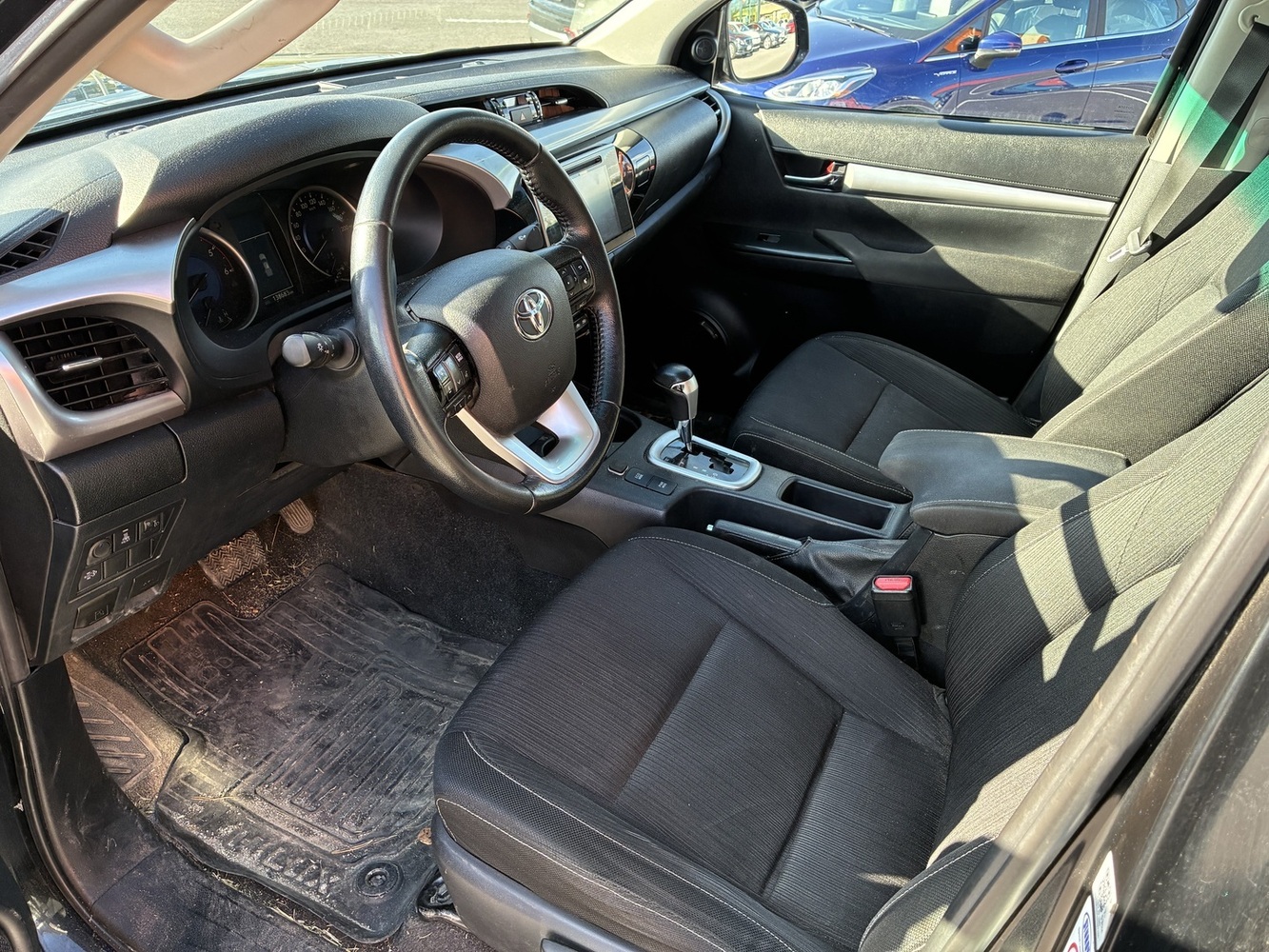 Toyota Hilux vaihtoauto