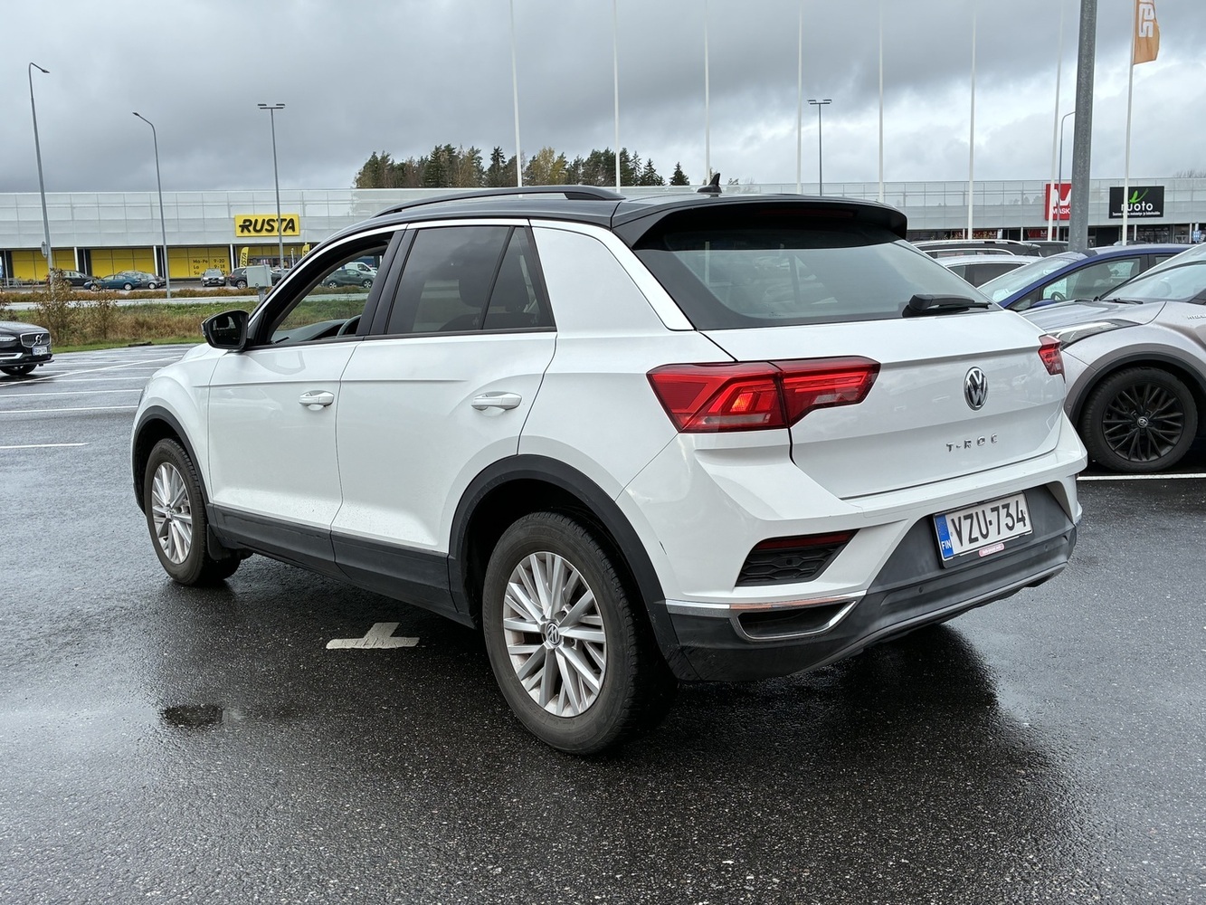 Volkswagen T-Roc vaihtoauto