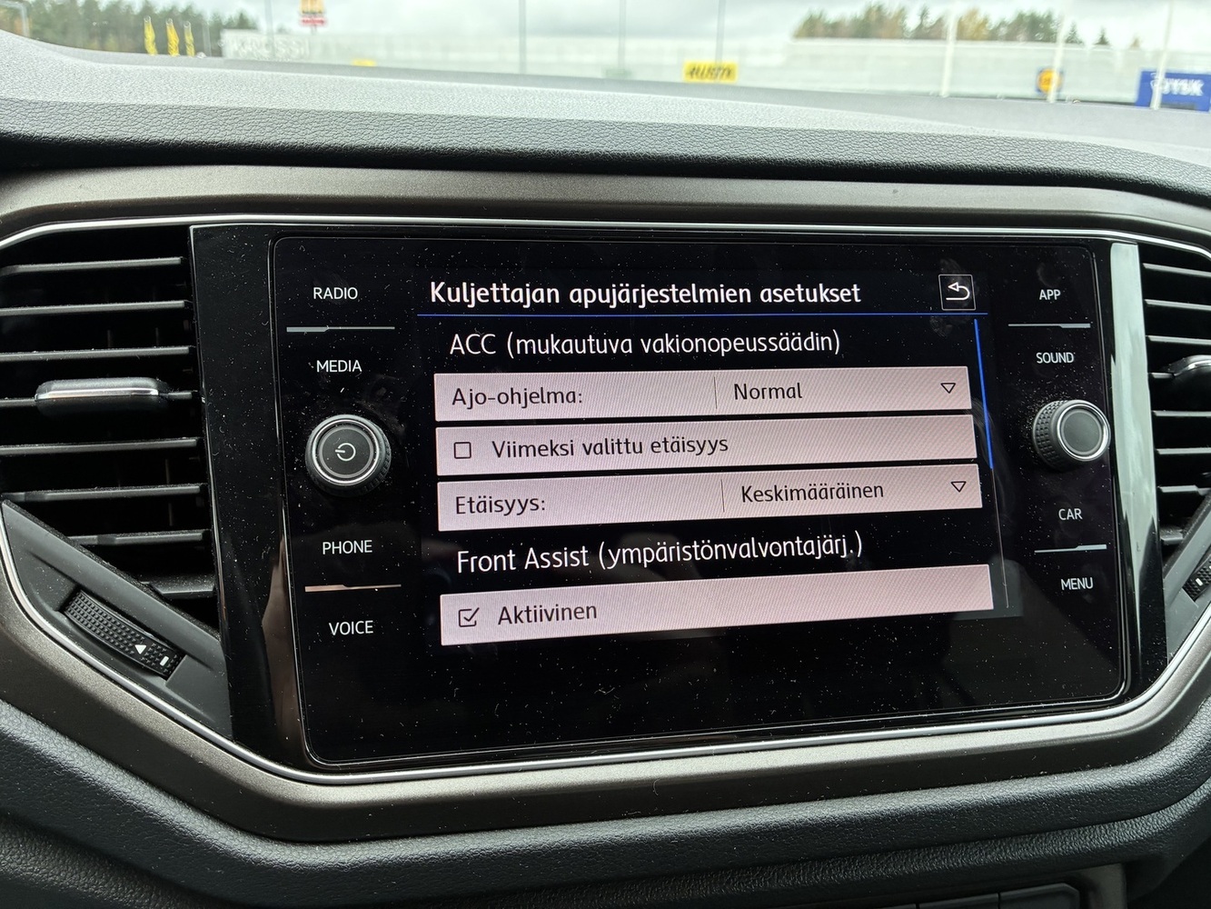 Volkswagen T-Roc vaihtoauto