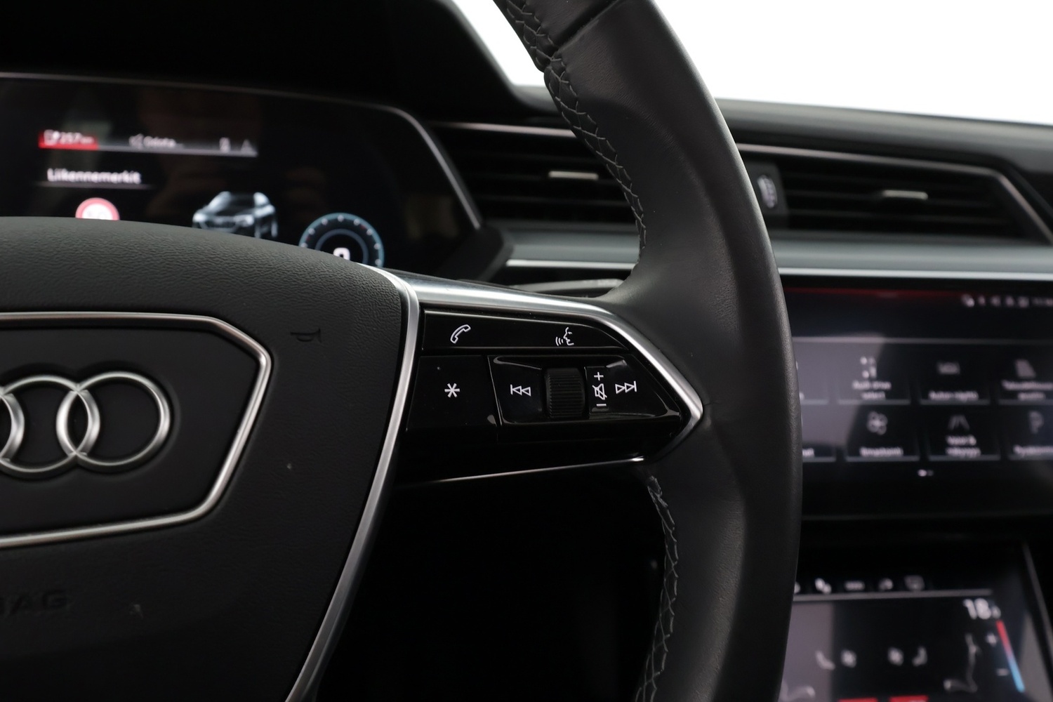 Audi Q8 e-tron vaihtoauto