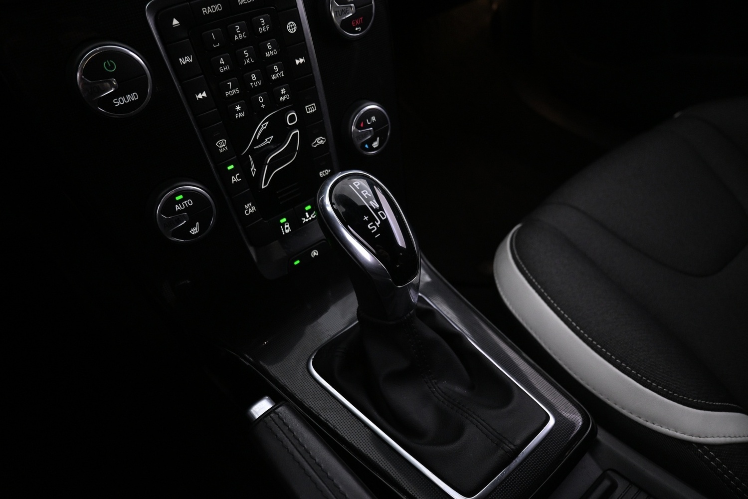 Volvo V40 Cross Country vaihtoauto