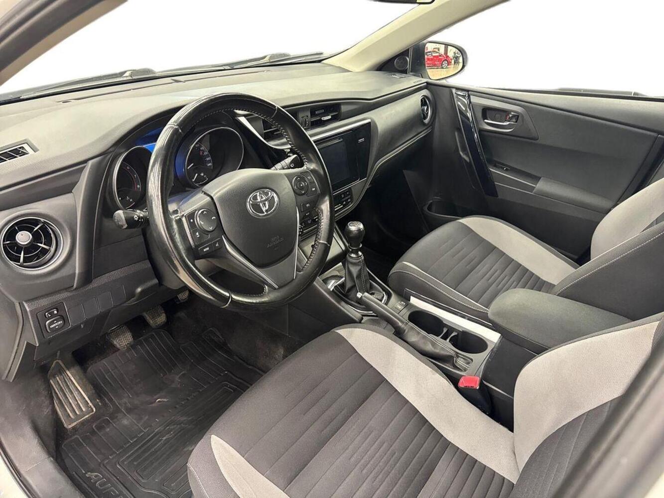 Toyota Auris vaihtoauto