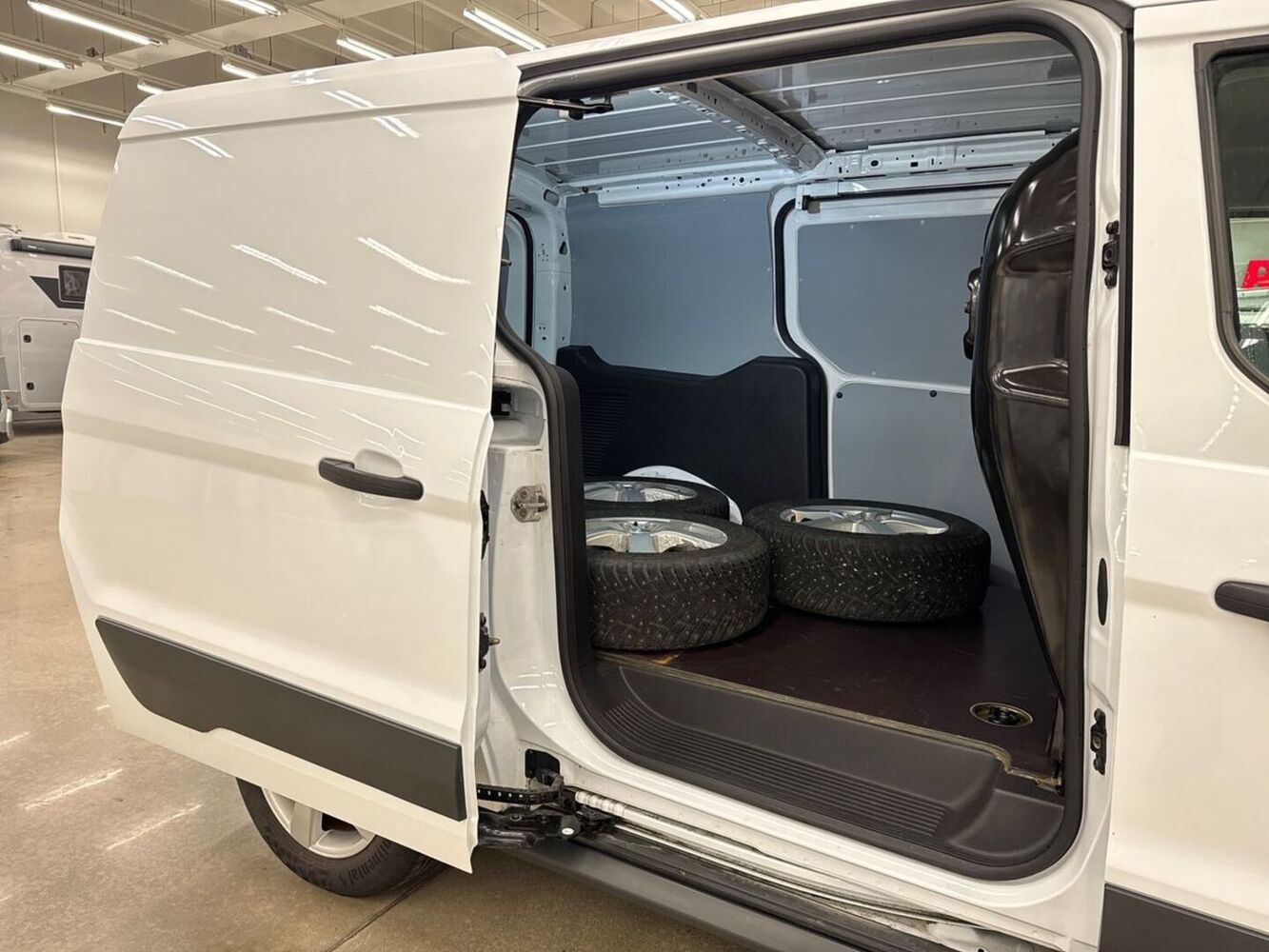 Ford Transit Connect vaihtoauto