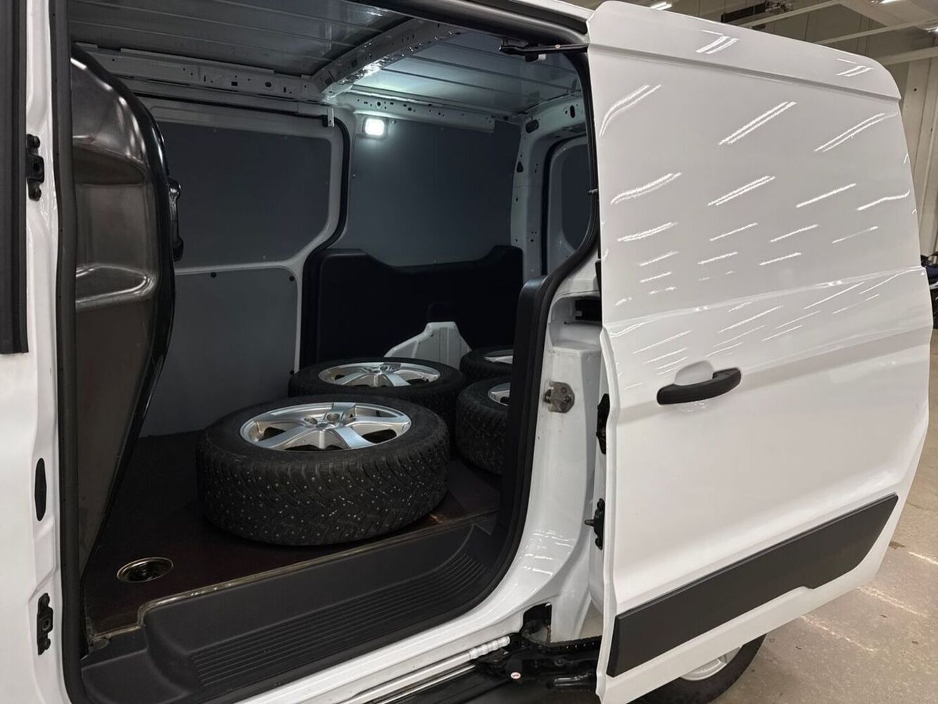 Ford Transit Connect vaihtoauto