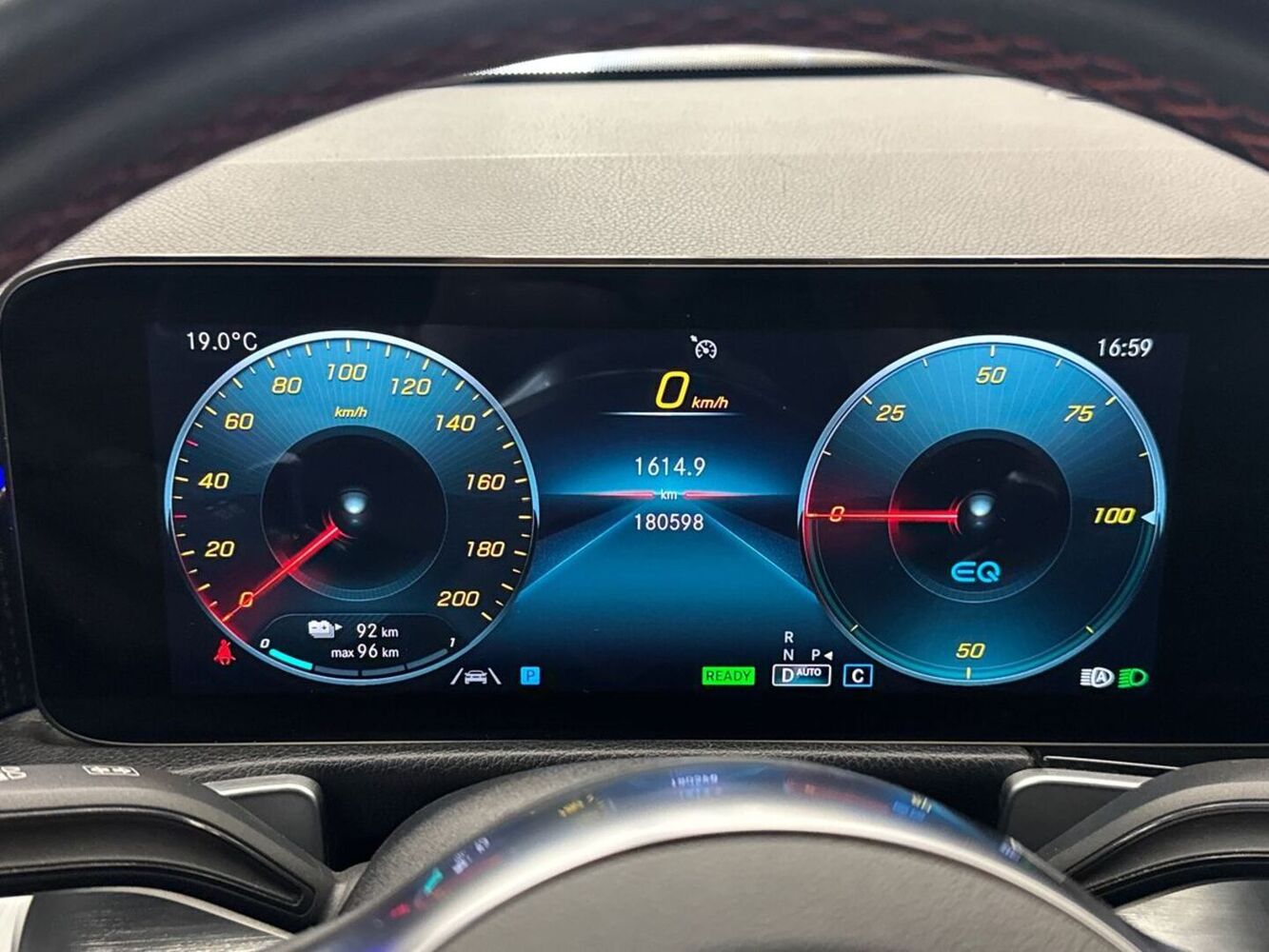 Mercedes-Benz EQB vaihtoauto