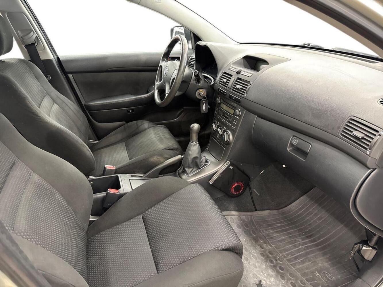 Toyota Avensis vaihtoauto