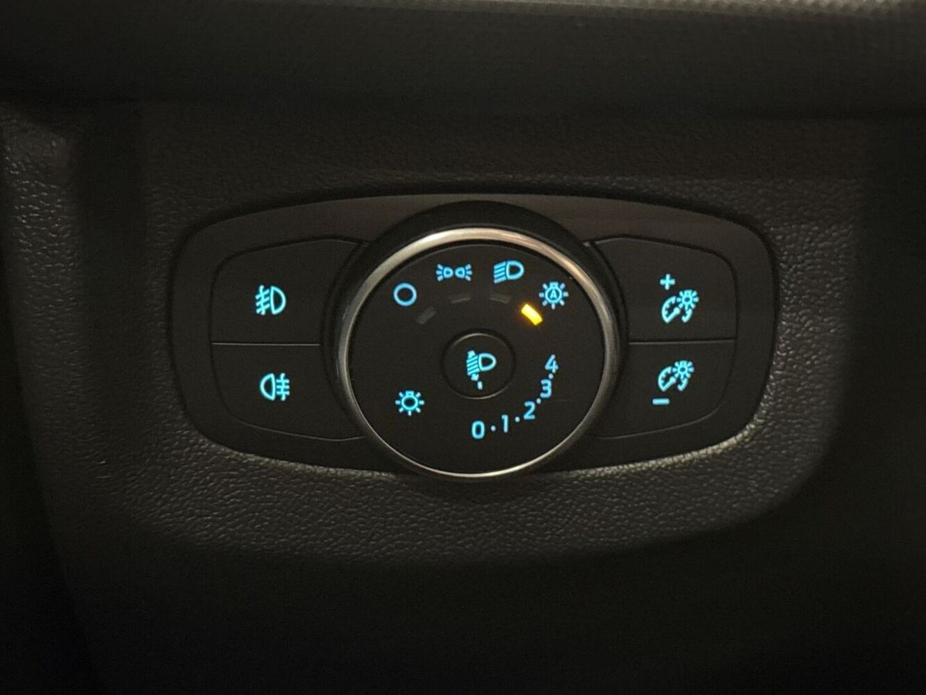 Ford Transit Courier vaihtoauto