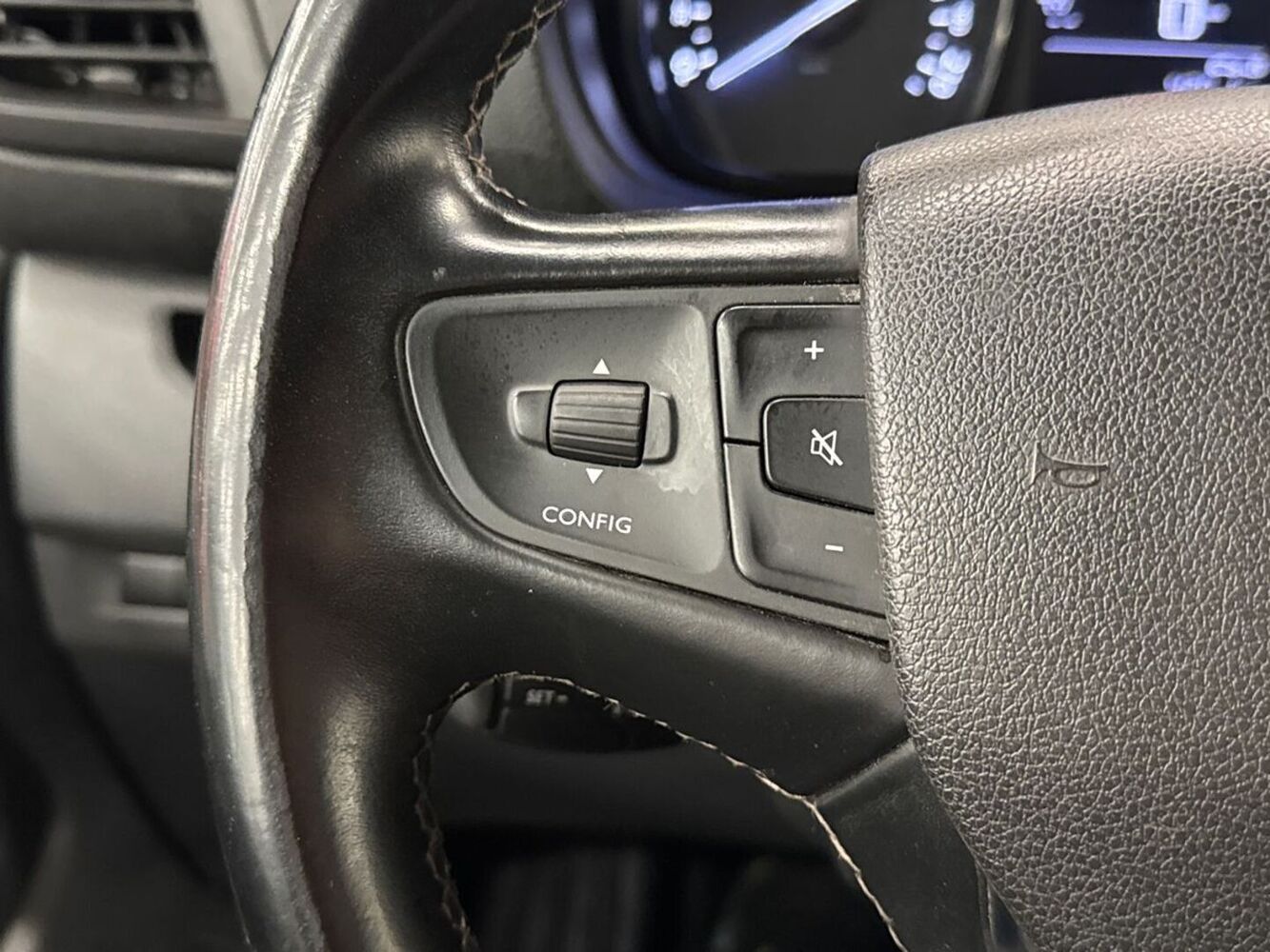 Opel Vivaro vaihtoauto