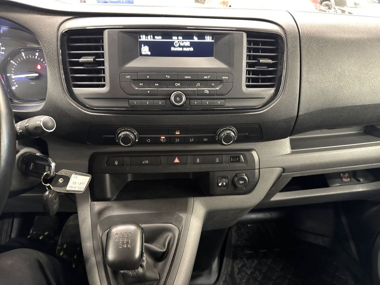 Opel Vivaro vaihtoauto