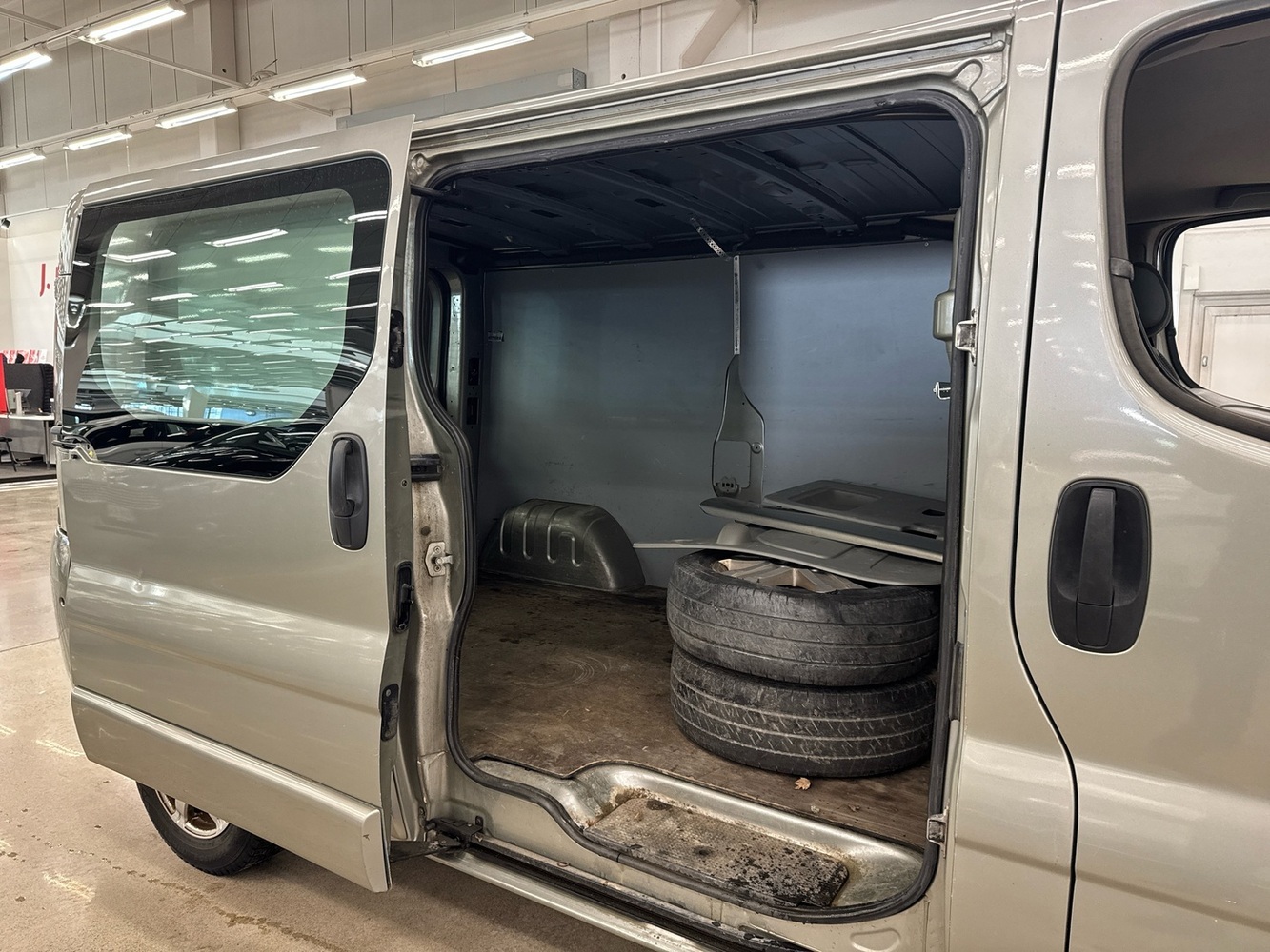 Opel Vivaro vaihtoauto