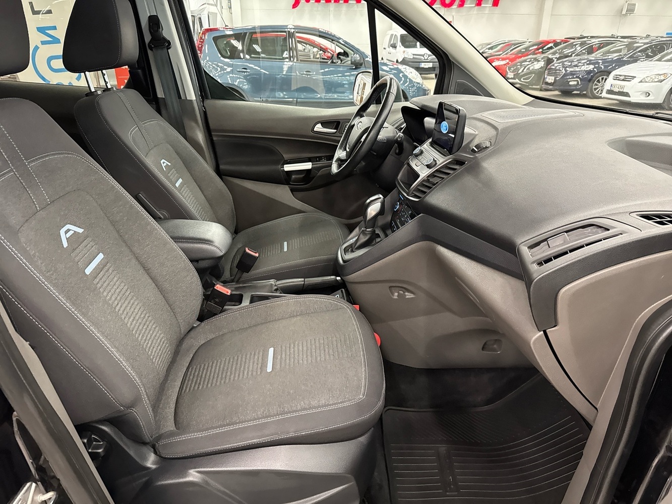 Ford Grand Tourneo Connect vaihtoauto