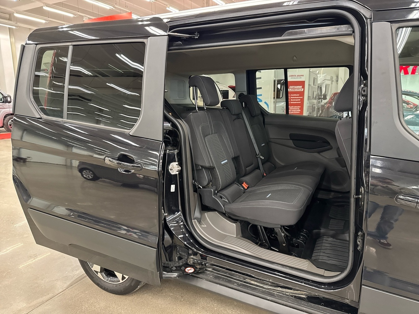 Ford Grand Tourneo Connect vaihtoauto