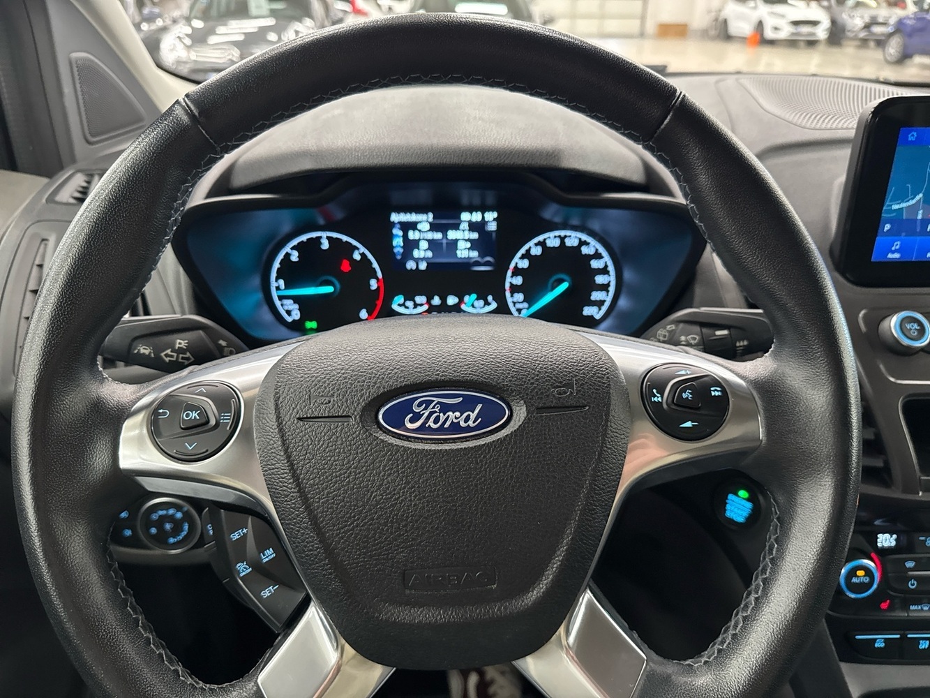 Ford Grand Tourneo Connect vaihtoauto