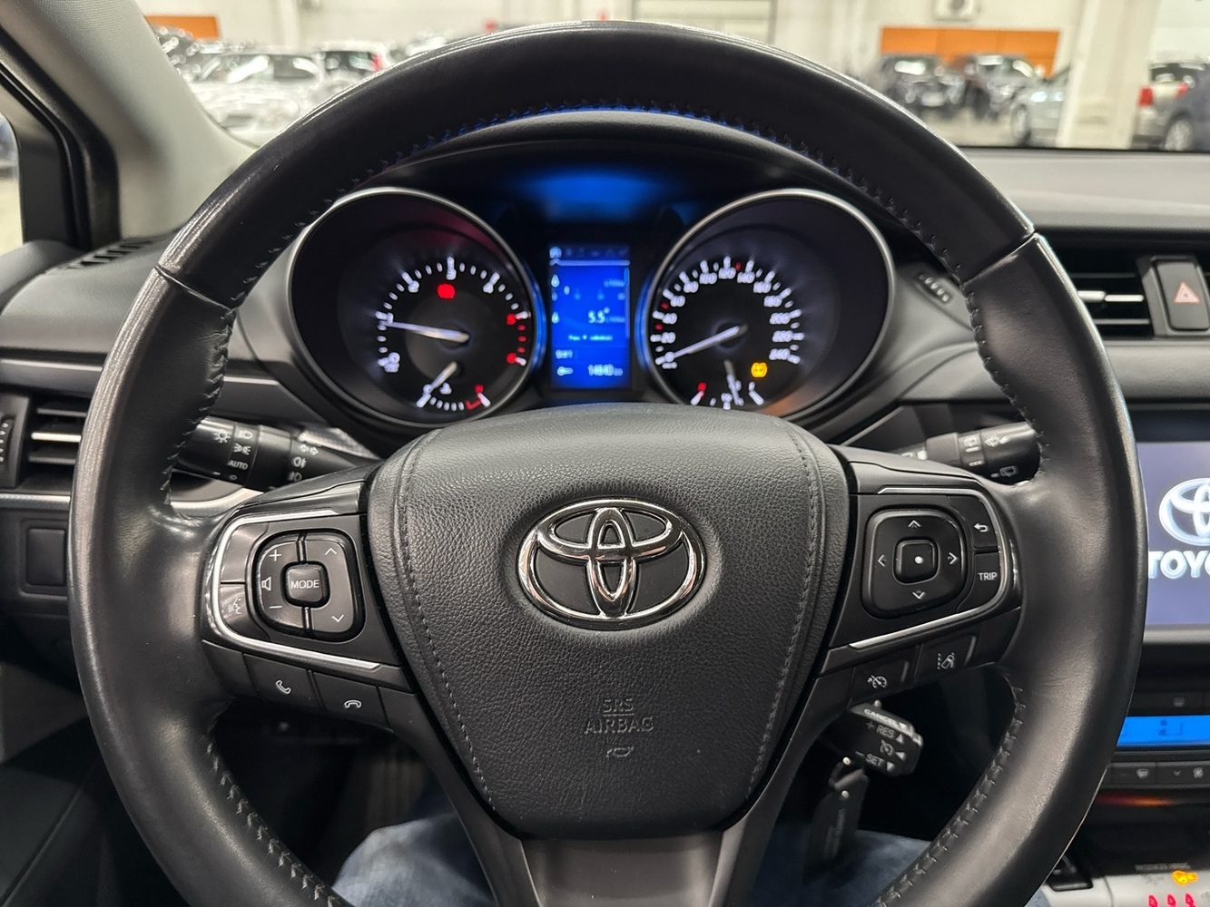 Toyota Avensis vaihtoauto