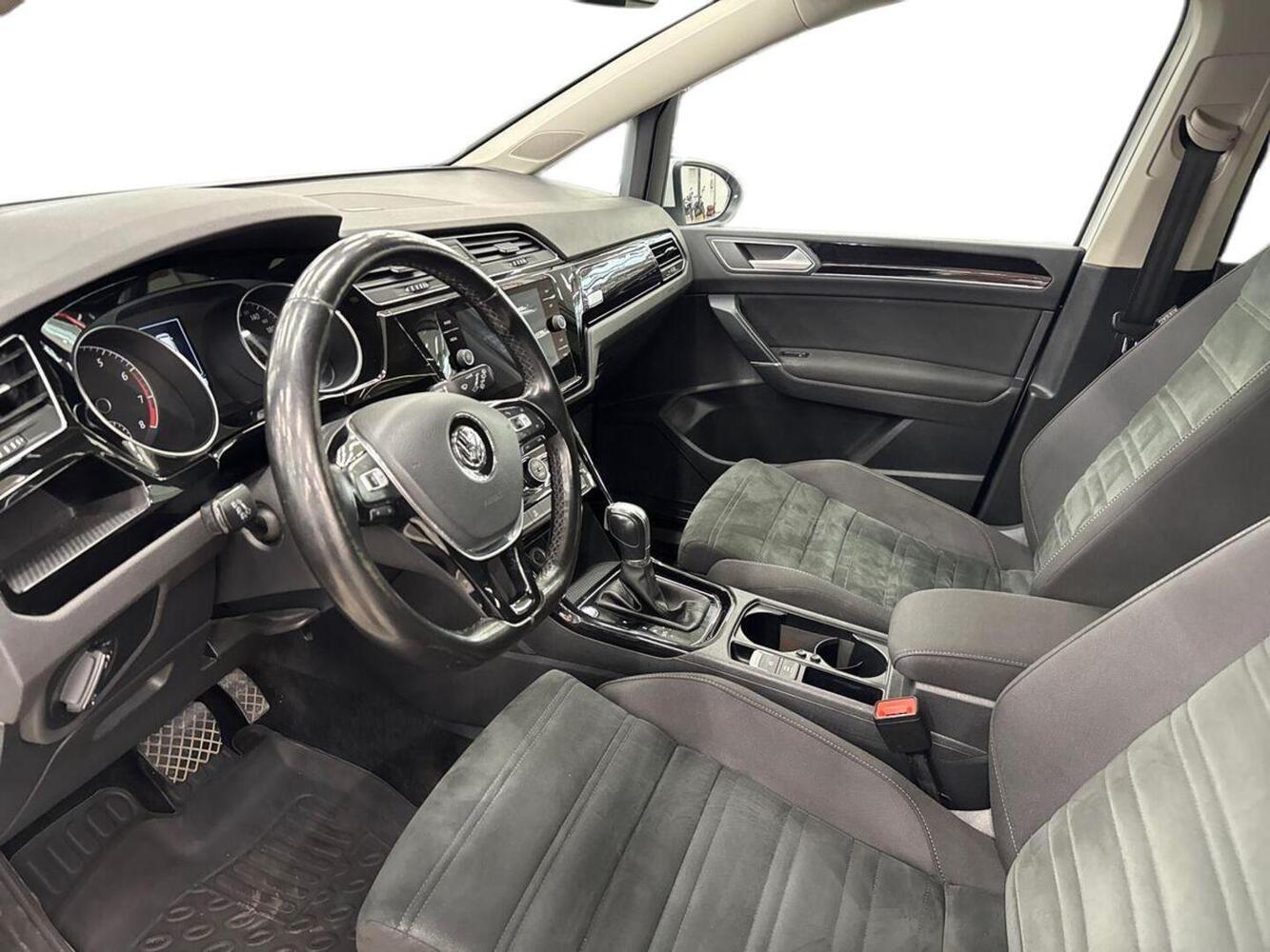 Volkswagen Touran vaihtoauto