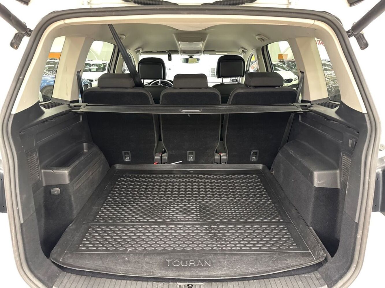 Volkswagen Touran vaihtoauto