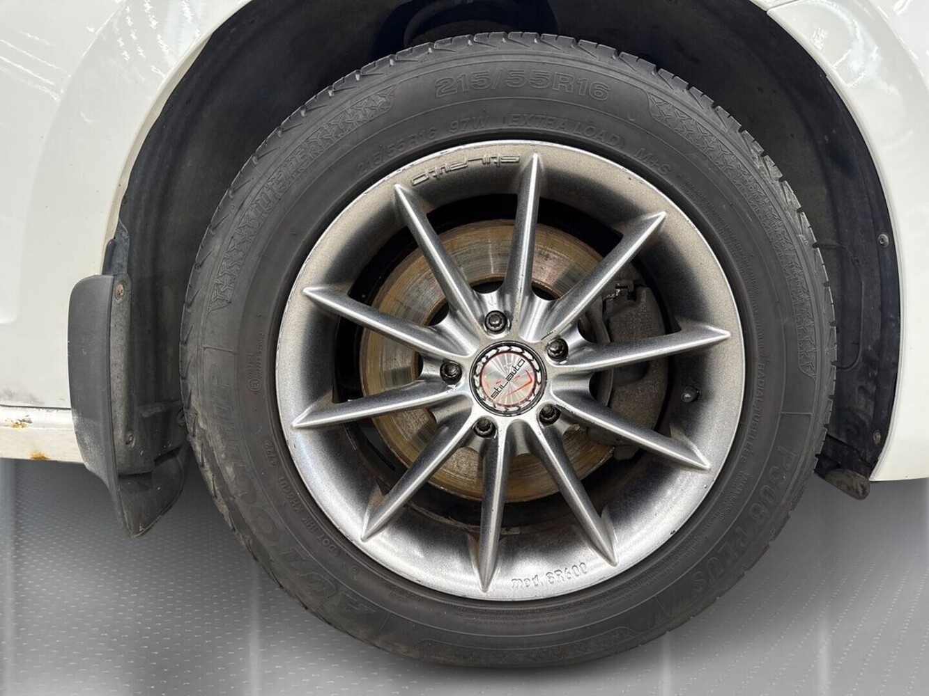 Volkswagen Touran vaihtoauto