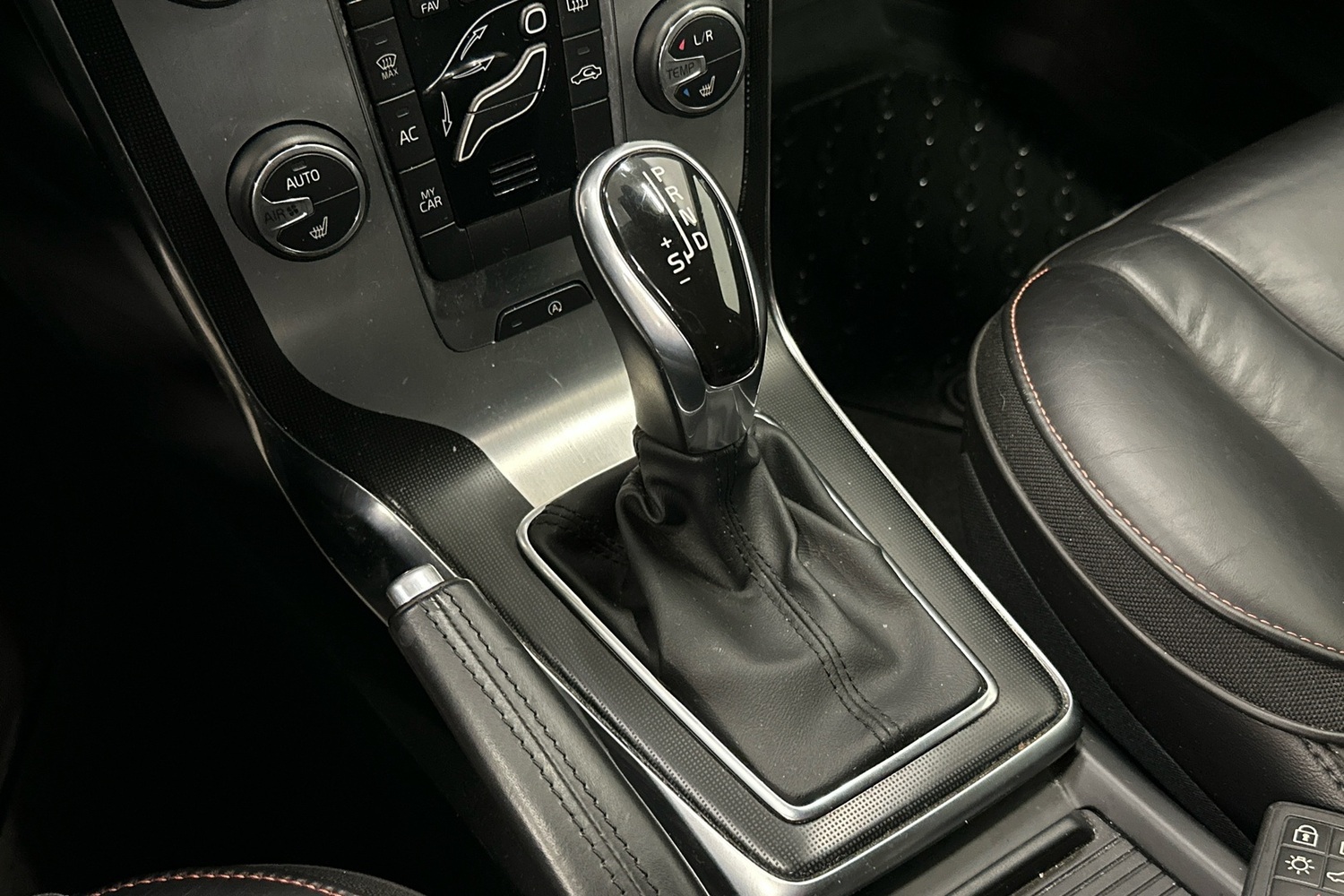 Volvo V40 Cross Country vaihtoauto