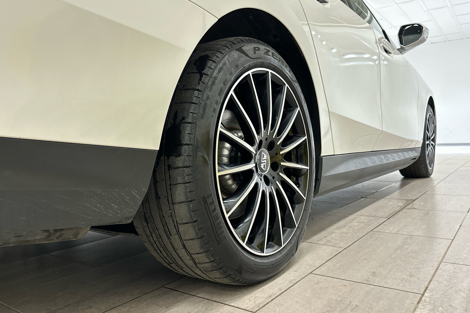 BMW i5 vaihtoauto
