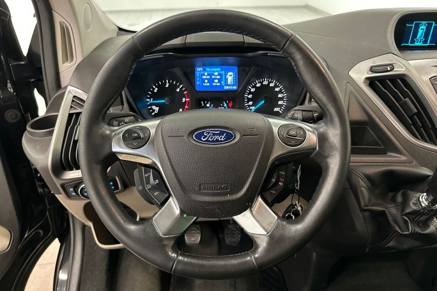 Ford Tourneo Custom vaihtoauto