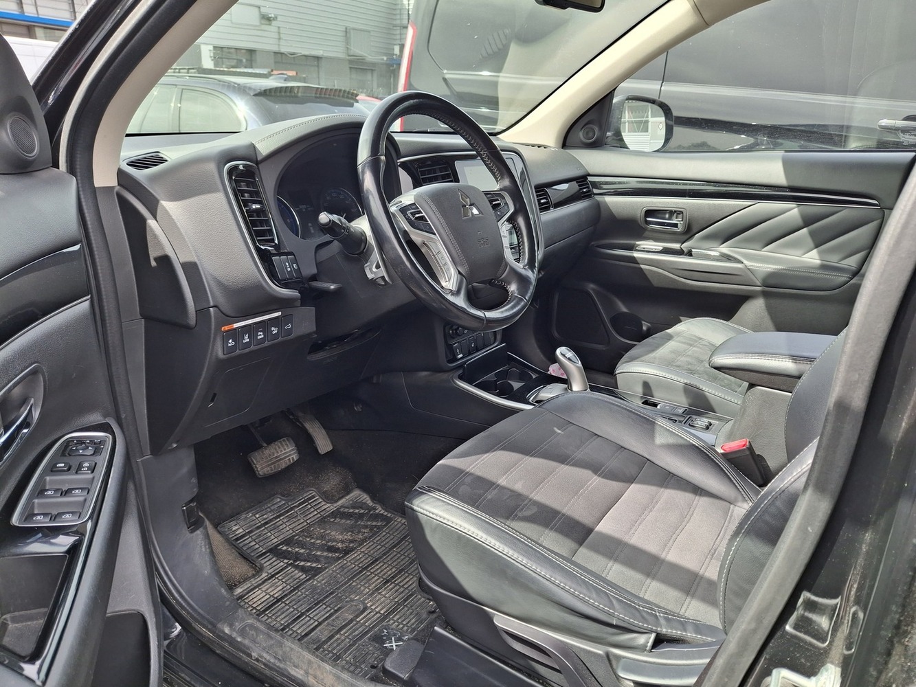 Mitsubishi Outlander PHEV vaihtoauto