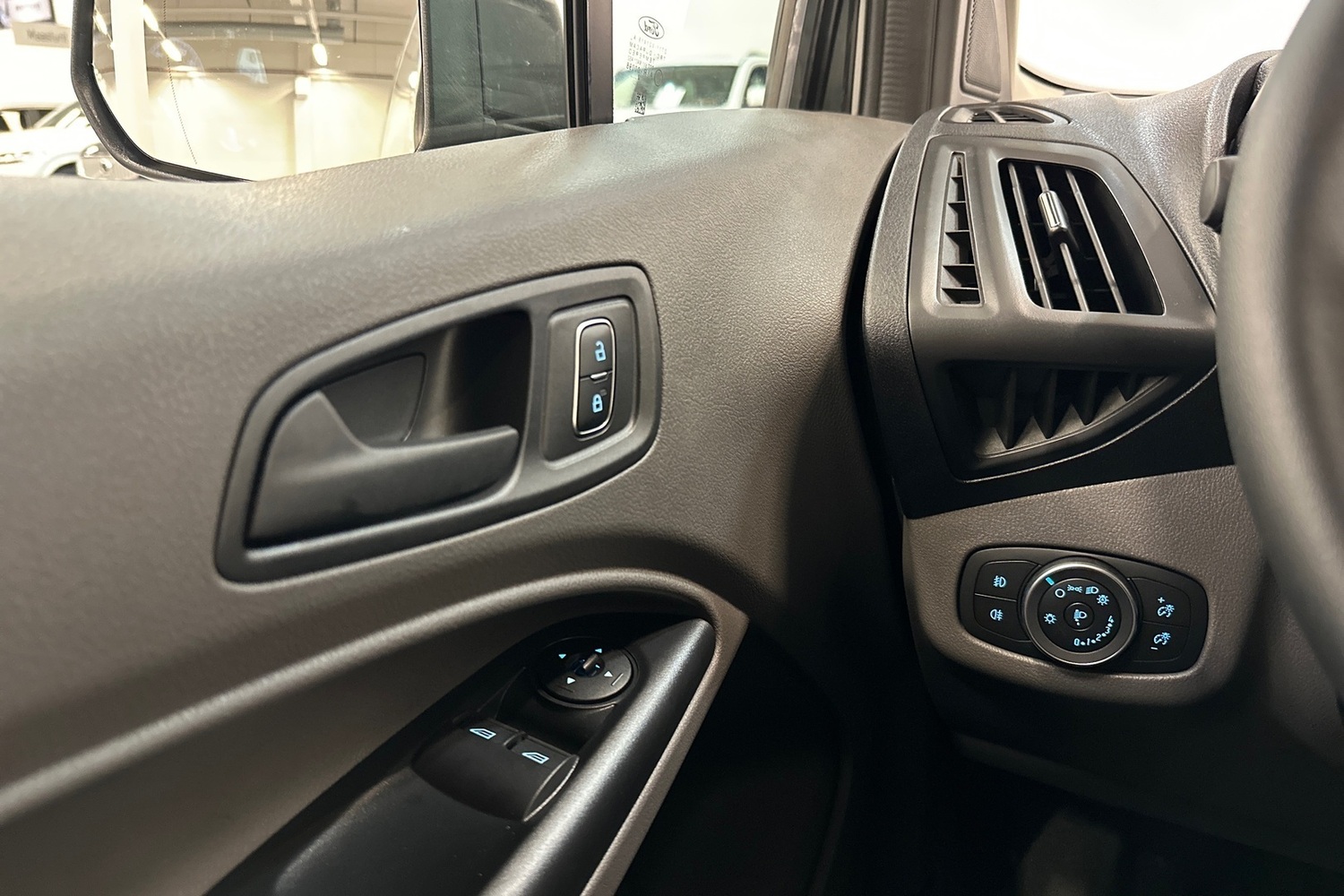 Ford Transit Connect vaihtoauto