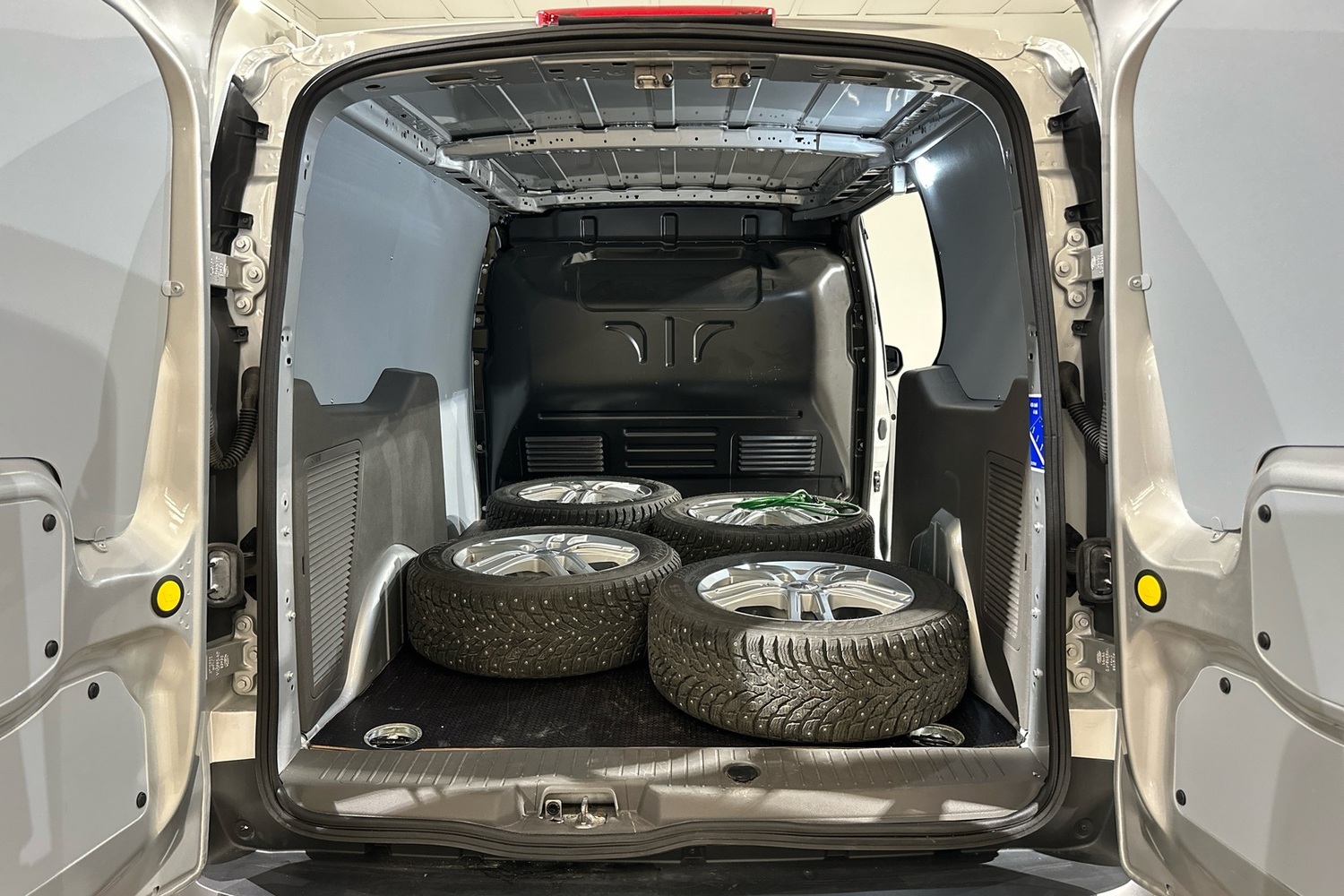 Ford Transit Connect vaihtoauto