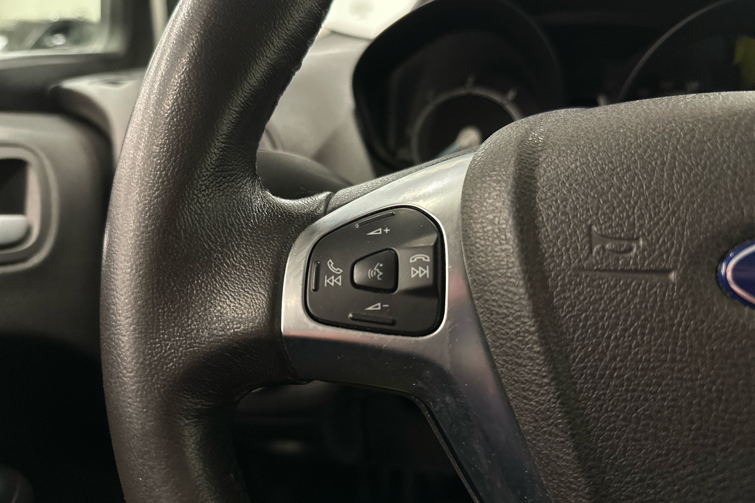 Ford Transit Courier vaihtoauto