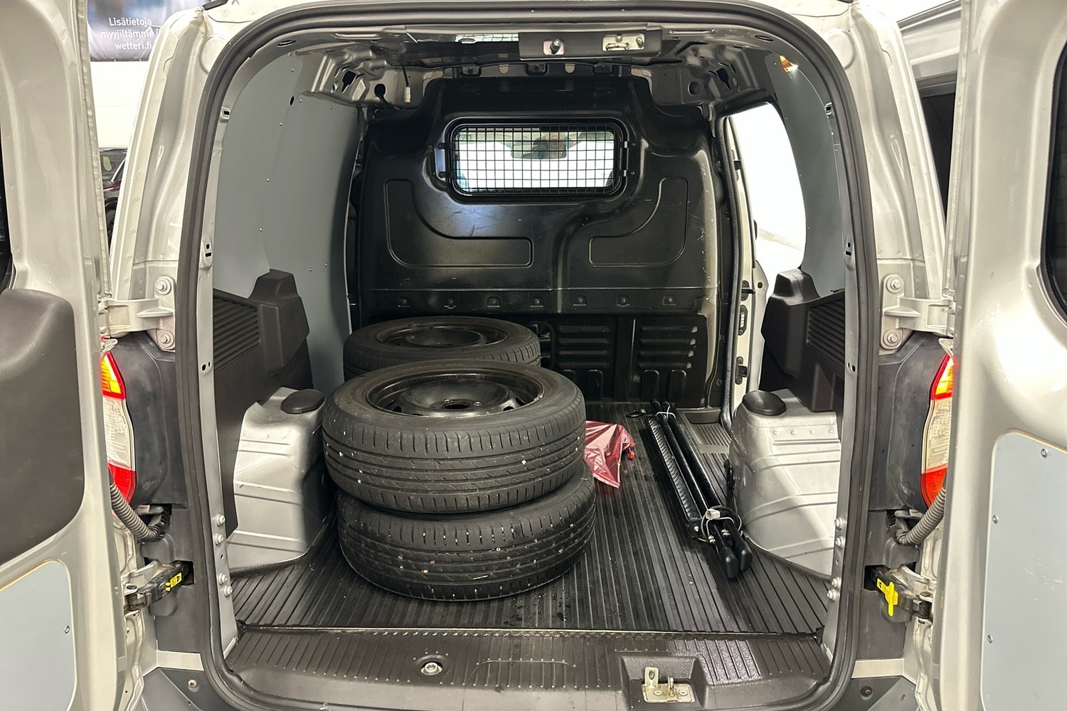 Ford Transit Courier vaihtoauto
