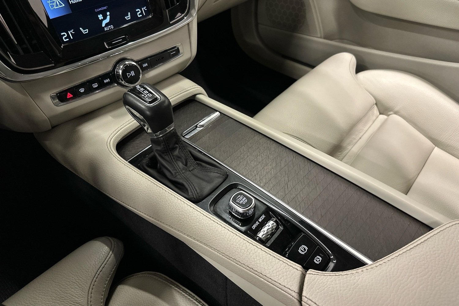 Volvo V90 Cross Country vaihtoauto