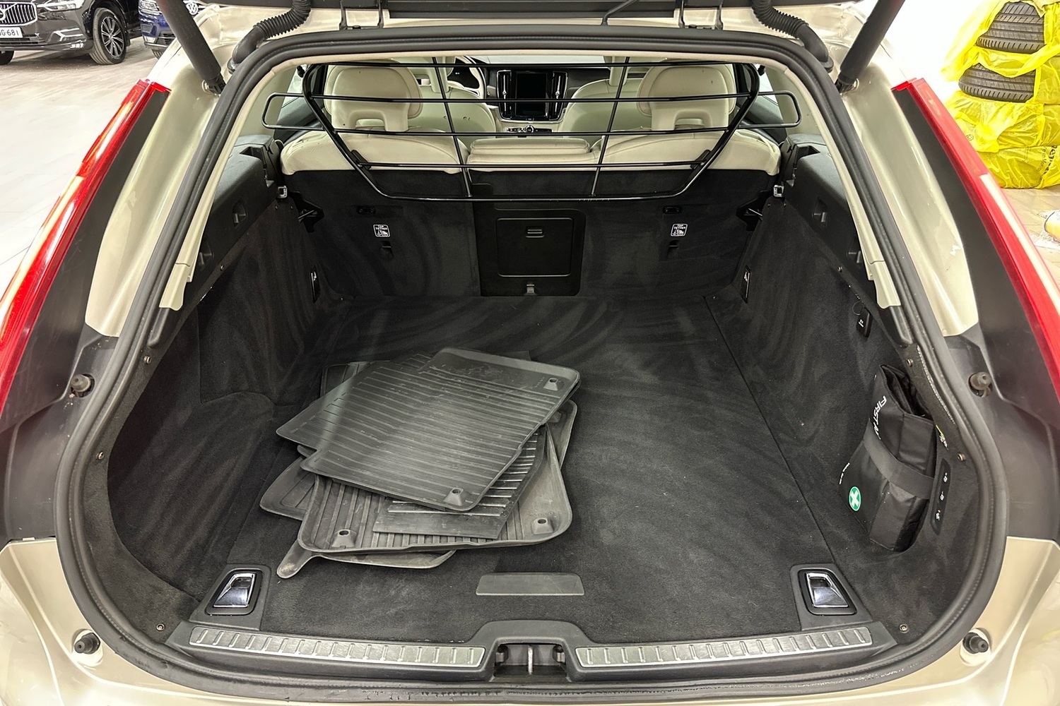 Volvo V90 Cross Country vaihtoauto